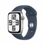 Apple Watch SE (2ᵉ génération, 2023) (44 mm GPS + Cellular) Smartwatch avec boîtier en Aluminium Argent et Bracelet Sport Bleu Orage - M/L