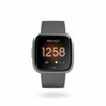 Fitbit Versa Lite - Montre Connectée Forme, Sport et Bien-être, Charcoal/Silver Aluminum