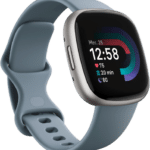 Fitbit Versa 4 Noir, Bleu, Rose